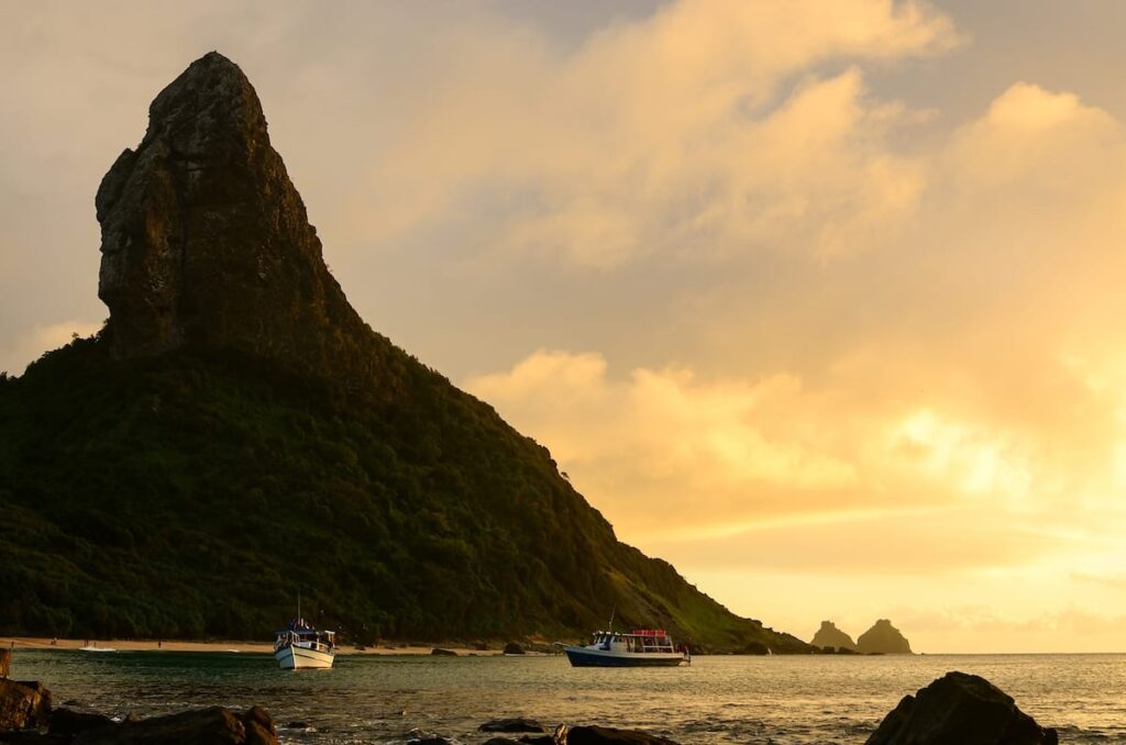 Ilha Tour em Noronha inclui alimentação? 